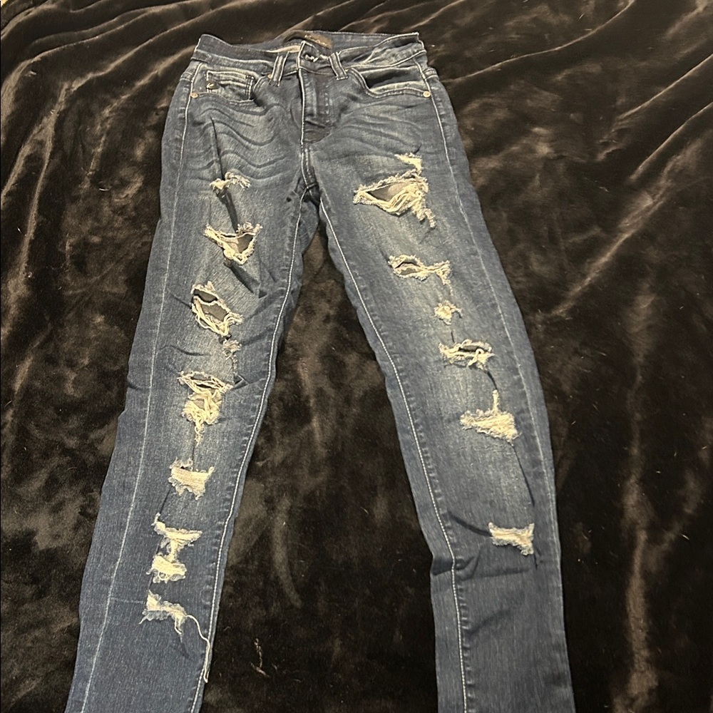Dark wash distressed jeans Kancan